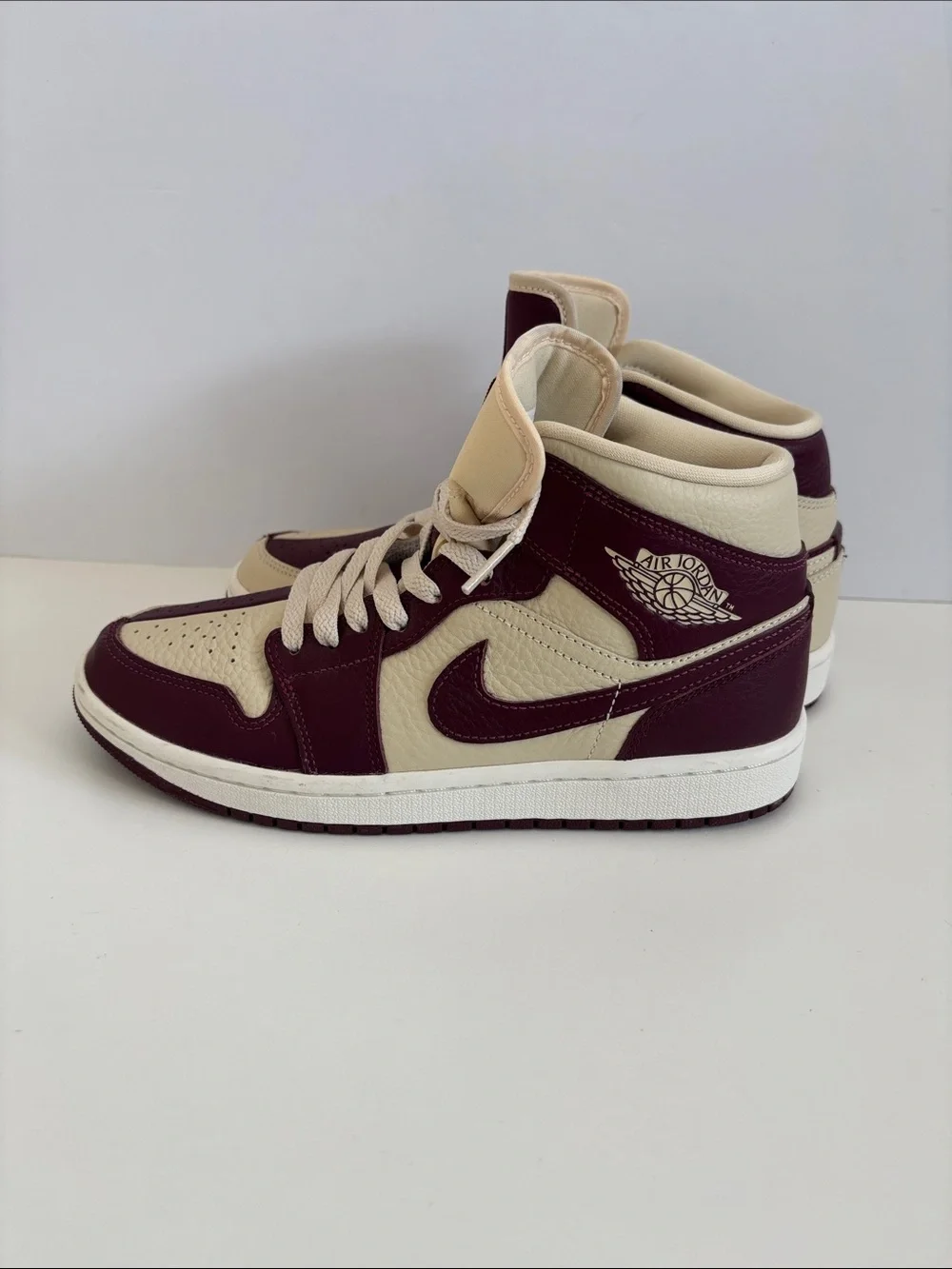 Jordan 1 Mid SE Split Beach Cherrywood (cream burgundy) never worn